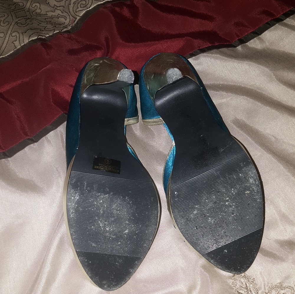 Shoes - Picture 2 of 3